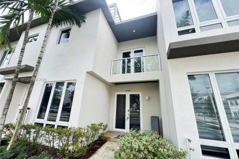 Adosado en LANDMARK en Doral, Florida 4 dormitorios, 172.98 m2 № 2000394