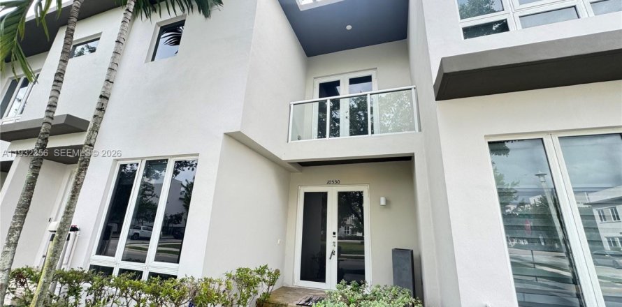 Adosado en LANDMARK en Doral, Florida 4 dormitorios, 172.98 m2 № 2000394