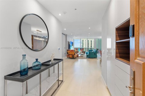 Снять в аренду кондоминиум в Санни-Айлс-Бич, Флорида 3 спальни, 169.08м2, № 2034912 - фото 2