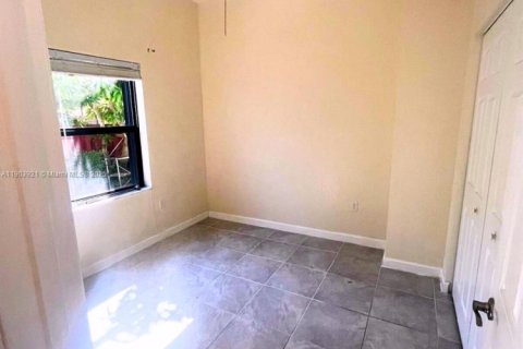 Casa en alquiler en Homestead, Florida, 1 dormitorio, 152.17 m2 № 2081872 - foto 9
