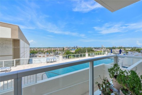 Condo in Fort Lauderdale, Florida, 2 bedrooms  № 1897368 - photo 11