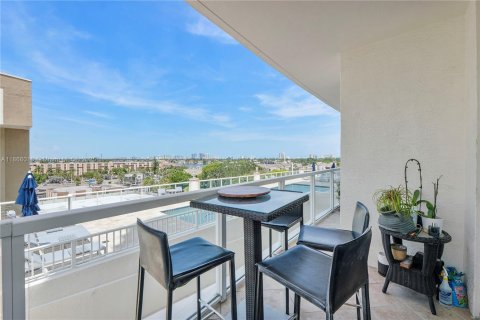 Condo in Fort Lauderdale, Florida, 2 bedrooms  № 1897368 - photo 13