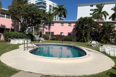 Condominio en venta en Fort Lauderdale, Florida, 1 dormitorio, 69.49 m2 № 2153877 - foto 1