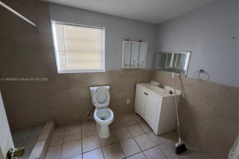 Casa en alquiler en Miami, Florida, 3 dormitorios, 235.51 m2 № 1889245 - foto 10