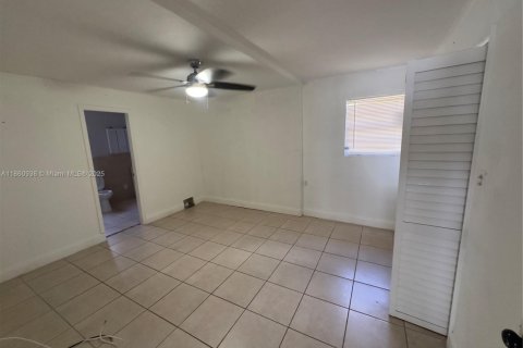 Casa en alquiler en Miami, Florida, 3 dormitorios, 235.51 m2 № 1889245 - foto 9