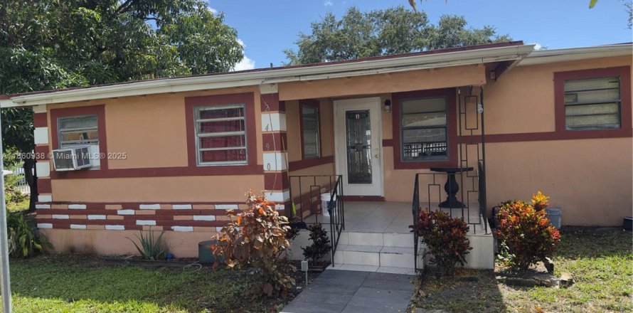Casa en Miami, Florida 3 dormitorios, 235.51 m2 № 1889245