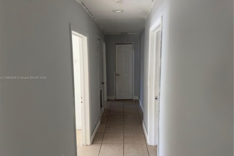 Casa en alquiler en Miami, Florida, 3 dormitorios, 235.51 m2 № 1889245 - foto 8