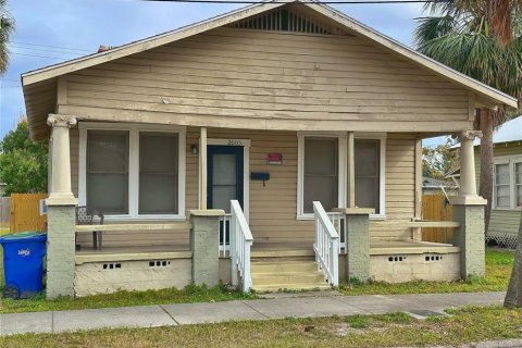 House in Tampa, Florida 4 bedrooms, 130.43 sq.m. № 1512768 - photo 2