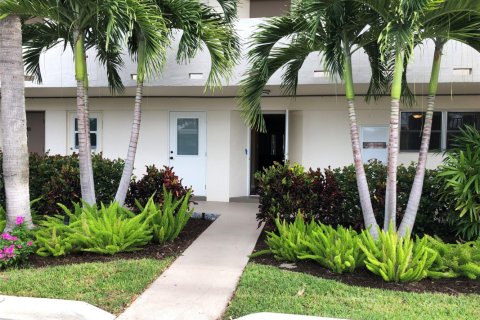 Снять в аренду кондоминиум в Дирфилд-Бич, Флорида 2 спальни, 93.09м2, № 965900 - фото 1