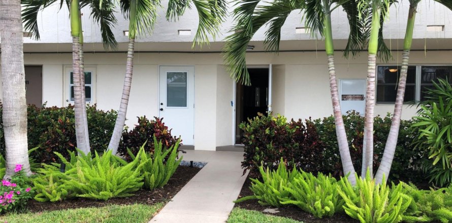 Condominio en Deerfield Beach, Florida, 2 dormitorios № 965900