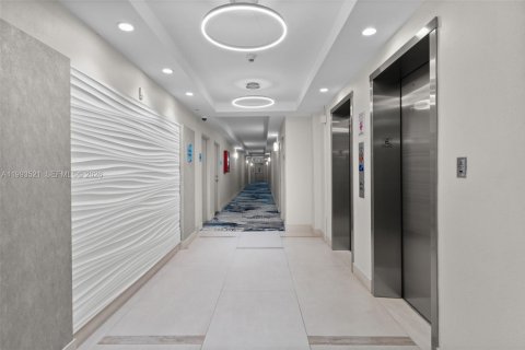 Condo in Hollywood, Florida, 1 bedroom  № 2062813 - photo 26