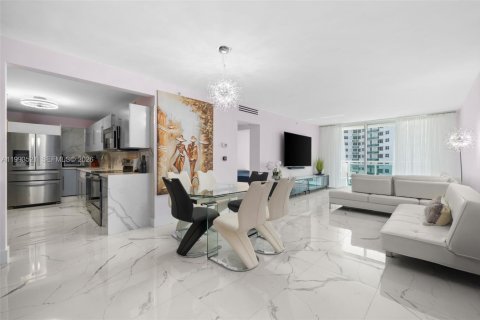 Condo in Hollywood, Florida, 1 bedroom  № 2062813 - photo 4