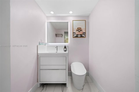 Condo in Hollywood, Florida, 1 bedroom  № 2062813 - photo 21