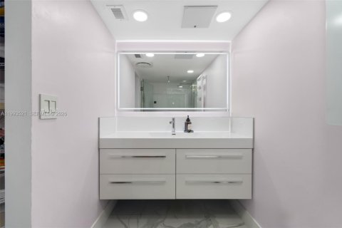 Condo in Hollywood, Florida, 1 bedroom  № 2062813 - photo 20