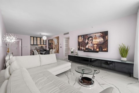 Condo in Hollywood, Florida, 1 bedroom  № 2062813 - photo 11