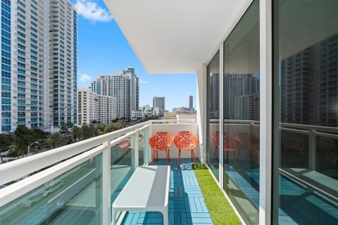 Condo in Hollywood, Florida, 1 bedroom  № 2062813 - photo 12