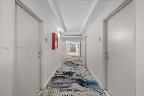 Condo in Hollywood, Florida, 1 bedroom  № 2062813 - photo 27