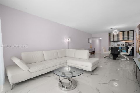 Condo in Hollywood, Florida, 1 bedroom  № 2062813 - photo 10