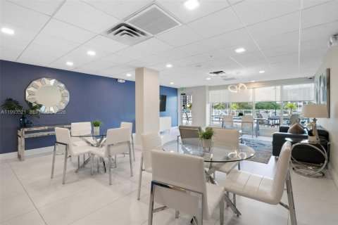 Condo in Hollywood, Florida, 1 bedroom  № 2062813 - photo 30