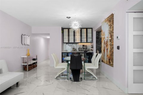 Condo in Hollywood, Florida, 1 bedroom  № 2062813 - photo 6