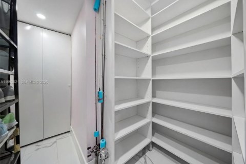 Condo in Hollywood, Florida, 1 bedroom  № 2062813 - photo 24