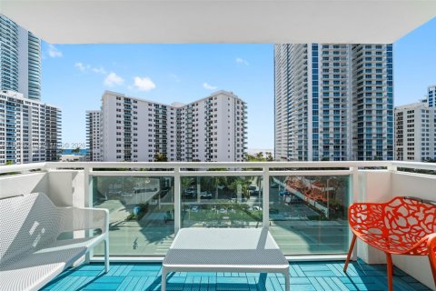 Condo in Hollywood, Florida, 1 bedroom  № 2062813 - photo 13