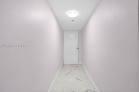 Condo in Hollywood, Florida, 1 bedroom  № 2062813 - photo 25