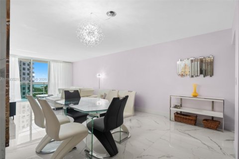Condo in Hollywood, Florida, 1 bedroom  № 2062813 - photo 9