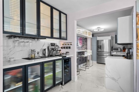 Condo in Hollywood, Florida, 1 bedroom  № 2062813 - photo 5