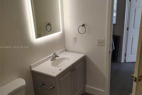 House in Deerfield Beach, Florida 3 bedrooms, 126.25 sq.m. № 2020795 - photo 3