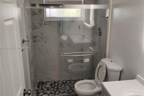 House in Deerfield Beach, Florida 3 bedrooms, 126.25 sq.m. № 2020795 - photo 5