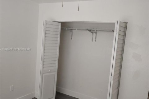 House in Deerfield Beach, Florida 3 bedrooms, 126.25 sq.m. № 2020795 - photo 4