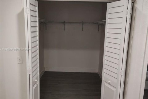 House in Deerfield Beach, Florida 3 bedrooms, 126.25 sq.m. № 2020795 - photo 8