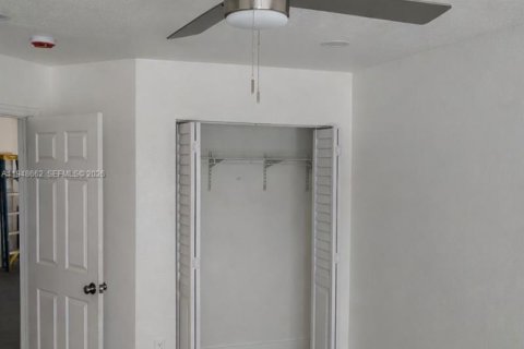 House in Deerfield Beach, Florida 3 bedrooms, 126.25 sq.m. № 2020795 - photo 6