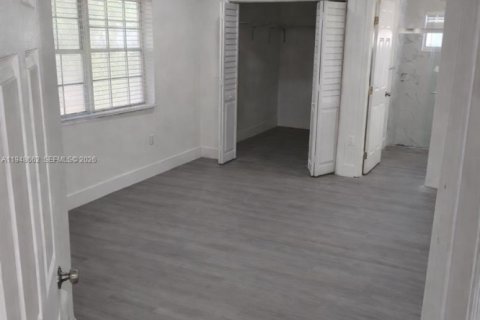 House in Deerfield Beach, Florida 3 bedrooms, 126.25 sq.m. № 2020795 - photo 7