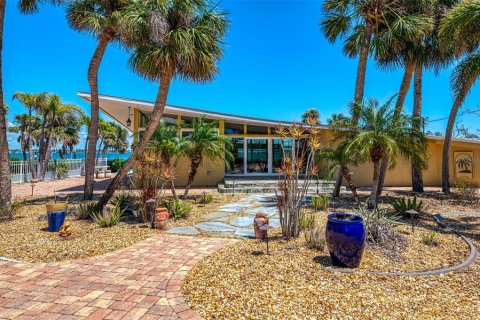 House in Englewood, Florida 2 bedrooms, 197.51 sq.m. № 1642351 - photo 1