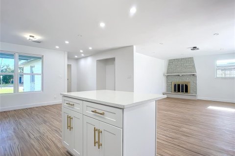 House in Daytona Beach, Florida 4 bedrooms, 184.88 sq.m. № 2210572 - photo 7
