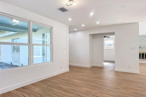 House in Daytona Beach, Florida 4 bedrooms, 184.88 sq.m. № 2210572 - photo 3