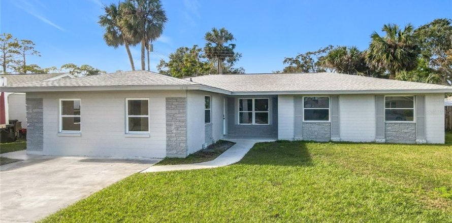 House in Daytona Beach, Florida 4 bedrooms, 184.88 sq.m. № 2210572