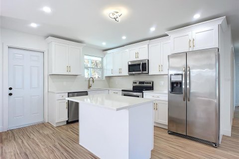 House in Daytona Beach, Florida 4 bedrooms, 184.88 sq.m. № 2210572 - photo 5