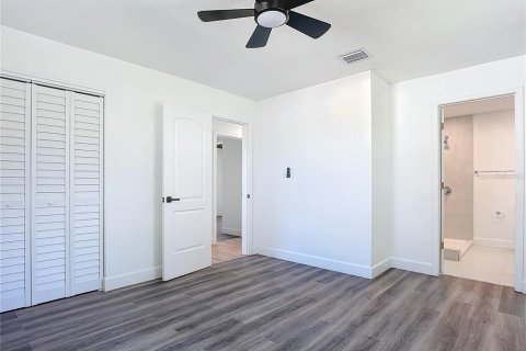 House in Daytona Beach, Florida 4 bedrooms, 184.88 sq.m. № 2210572 - photo 10