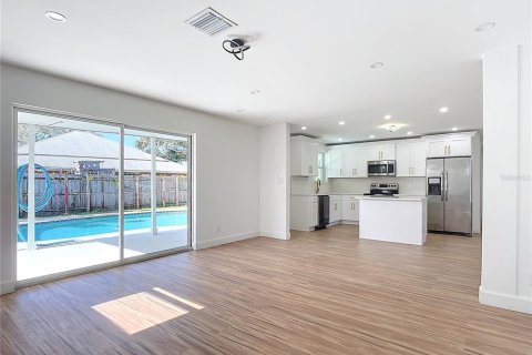House in Daytona Beach, Florida 4 bedrooms, 184.88 sq.m. № 2210572 - photo 9