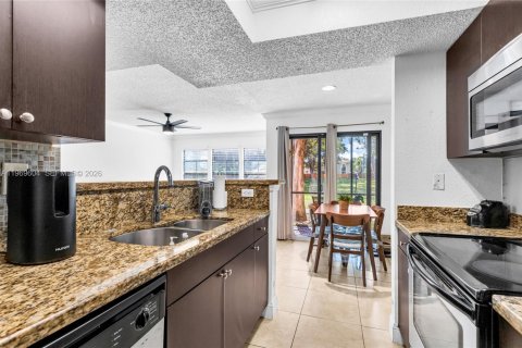 Condominio en alquiler en Miami, Florida, 2 dormitorios, 85.28 m2 № 2030555 - foto 17