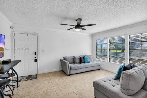 Condominio en alquiler en Miami, Florida, 2 dormitorios, 85.28 m2 № 2030555 - foto 11