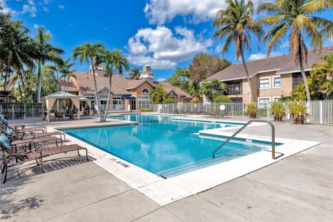 Condominio en alquiler en Miami, Florida, 2 dormitorios, 85.28 m2 № 2030555 - foto 3