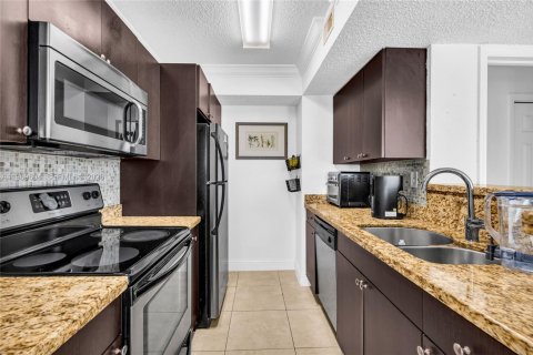 Condominio en alquiler en Miami, Florida, 2 dormitorios, 85.28 m2 № 2030555 - foto 18