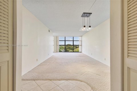 Condominio en venta en Hallandale Beach, Florida, 2 dormitorios, 99.87 m2 № 1698475 - foto 6
