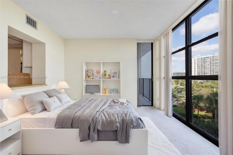 Condominio en venta en Hallandale Beach, Florida, 2 dormitorios, 99.87 m2 № 1698475 - foto 11