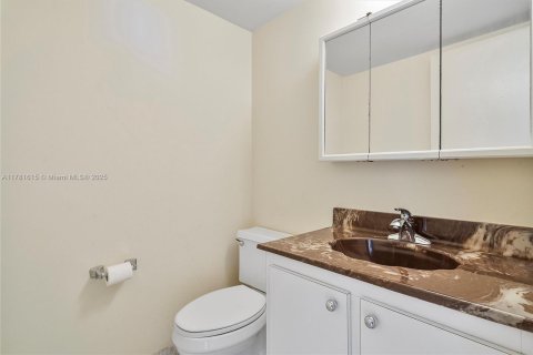 Condominio en venta en Hallandale Beach, Florida, 2 dormitorios, 99.87 m2 № 1698475 - foto 16
