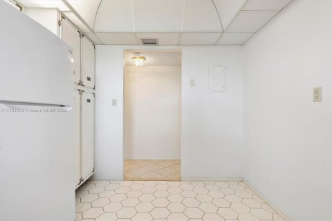 Condominio en venta en Hallandale Beach, Florida, 2 dormitorios, 99.87 m2 № 1698475 - foto 28